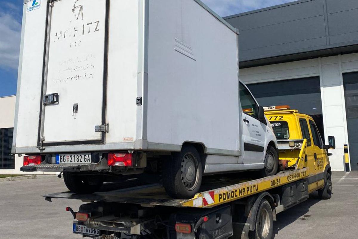 Ščepanje putničkih i teretnih kombi vozila u Beogradu